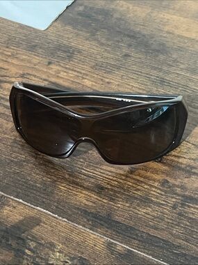 Oakley riddle Wrap Sunglasses in Brown 05-908
